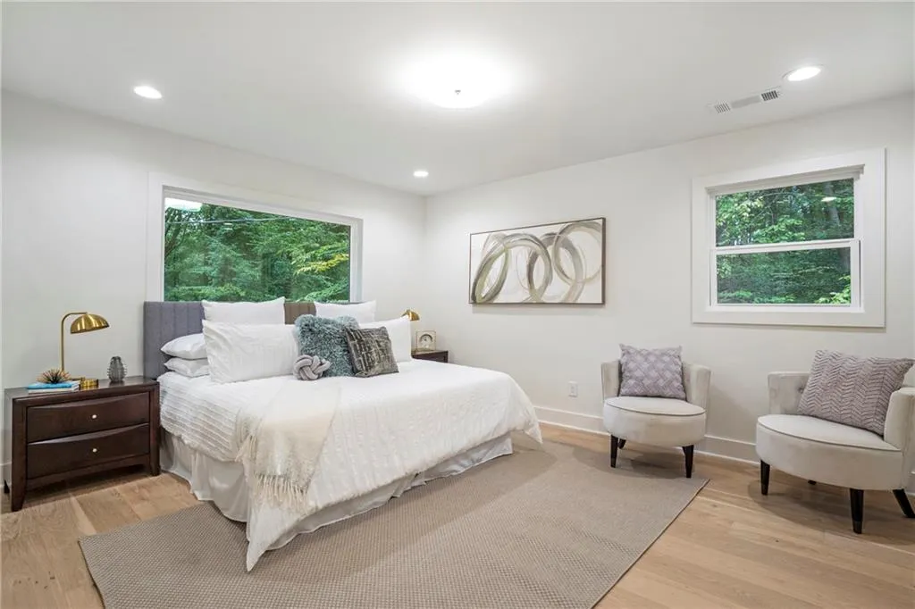 4955 Powers Ferry Road, Sandy Springs, Georgia 30327, 5 Bedrooms Bedrooms, ,3 BathroomsBathrooms,Residential,For Sale,4955 Powers Ferry Road,7678062