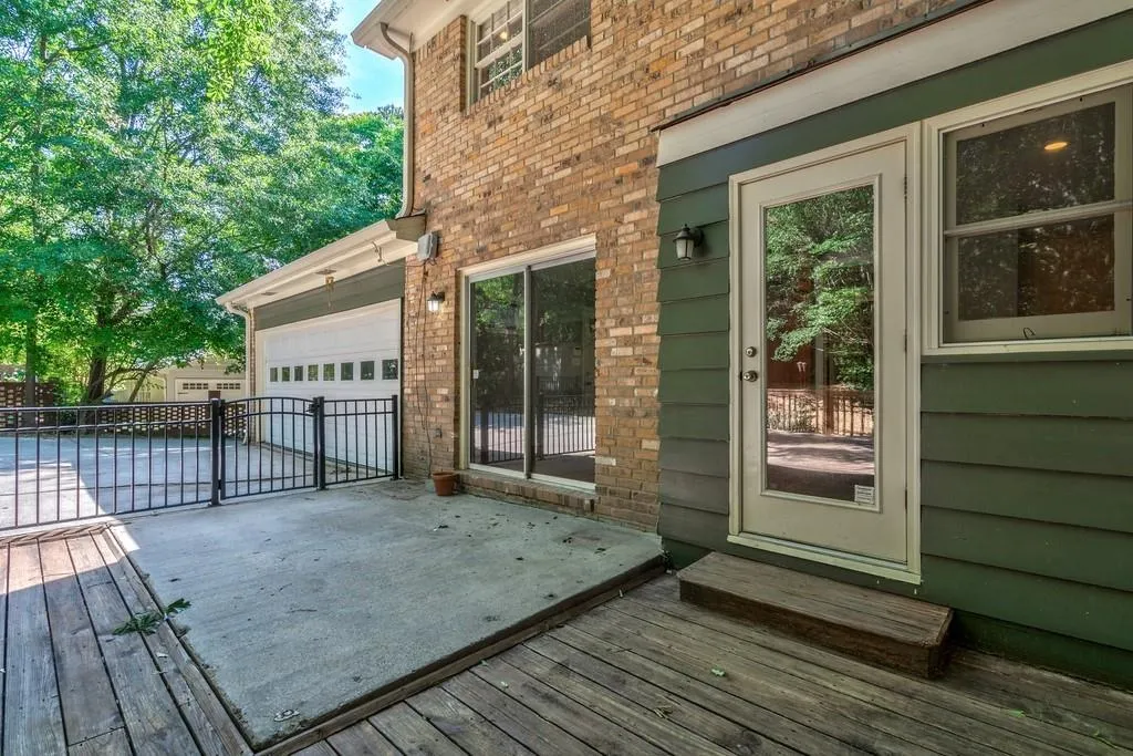 6550 Wright Road, Atlanta, Georgia 30328, 3 Bedrooms Bedrooms, ,2 BathroomsBathrooms,Residential,Sold,6550 Wright Road,6885778