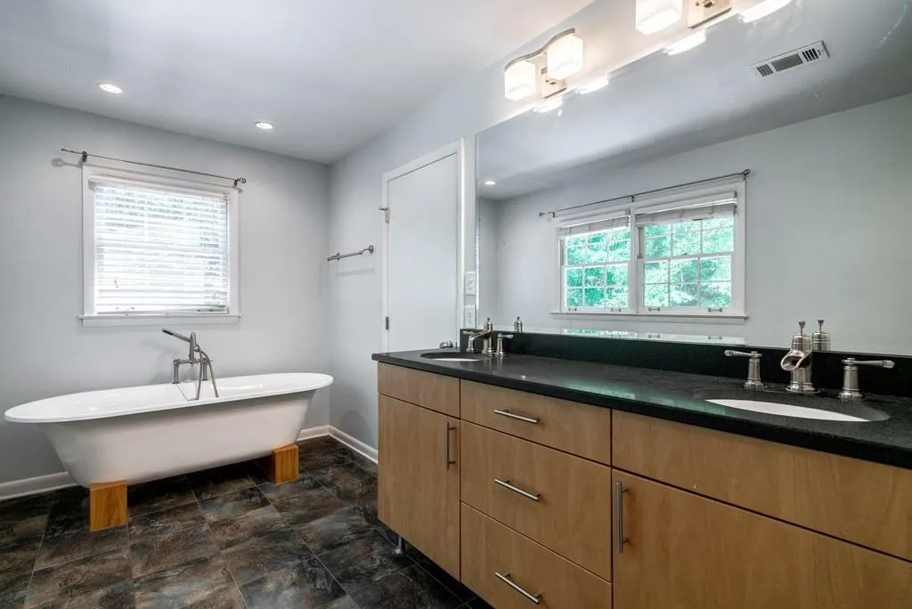 6550 Wright Road, Atlanta, Georgia 30328, 3 Bedrooms Bedrooms, ,2 BathroomsBathrooms,Residential,Sold,6550 Wright Road,6885778