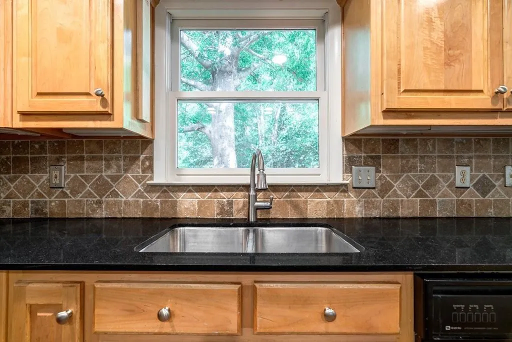 6550 Wright Road, Atlanta, Georgia 30328, 3 Bedrooms Bedrooms, ,2 BathroomsBathrooms,Residential,Sold,6550 Wright Road,6885778