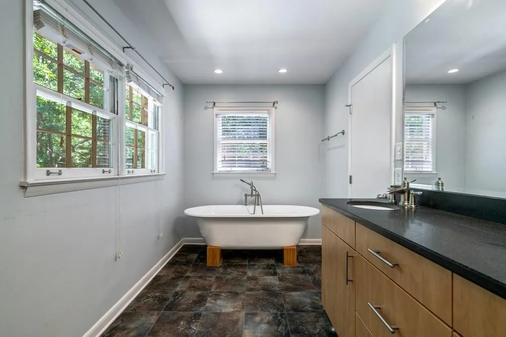 6550 Wright Road, Atlanta, Georgia 30328, 3 Bedrooms Bedrooms, ,2 BathroomsBathrooms,Residential,Sold,6550 Wright Road,6885778