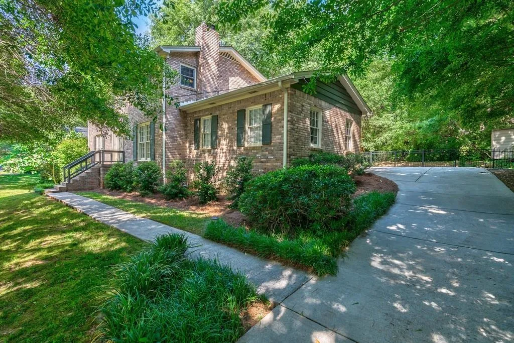 6550 Wright Road, Atlanta, Georgia 30328, 3 Bedrooms Bedrooms, ,2 BathroomsBathrooms,Residential,Sold,6550 Wright Road,6885778