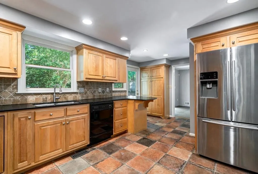 6550 Wright Road, Atlanta, Georgia 30328, 3 Bedrooms Bedrooms, ,2 BathroomsBathrooms,Residential,Sold,6550 Wright Road,6885778