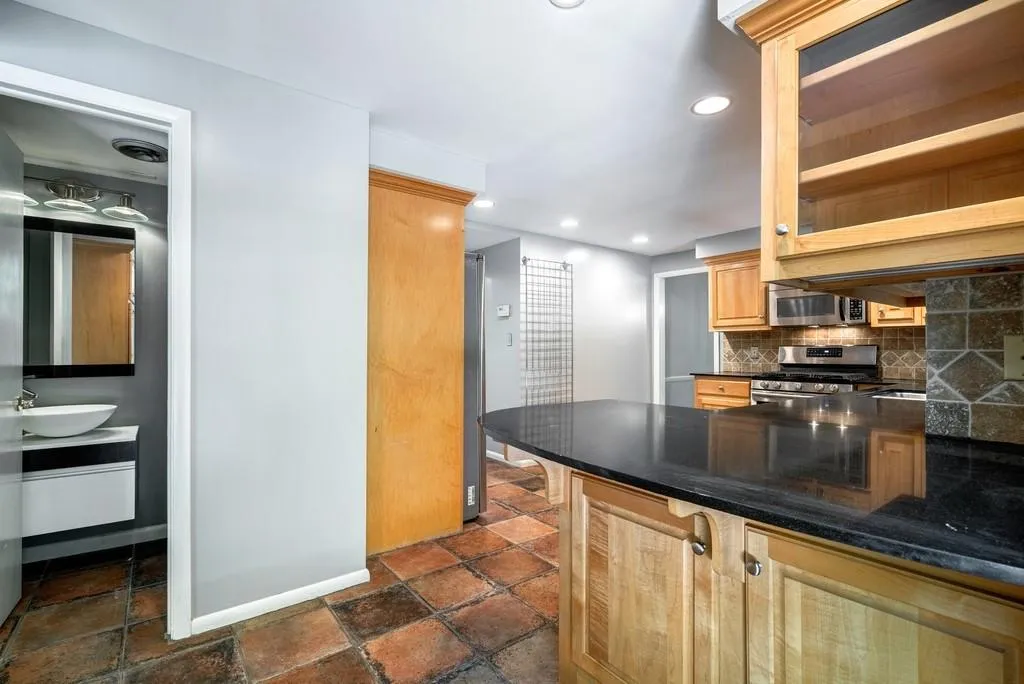 6550 Wright Road, Atlanta, Georgia 30328, 3 Bedrooms Bedrooms, ,2 BathroomsBathrooms,Residential,Sold,6550 Wright Road,6885778