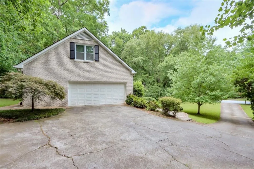 430 Lost Forest Court, Sandy Springs, Georgia 30328, 5 Bedrooms Bedrooms, ,3 BathroomsBathrooms,Residential,Sold,430 Lost Forest Court,6908884