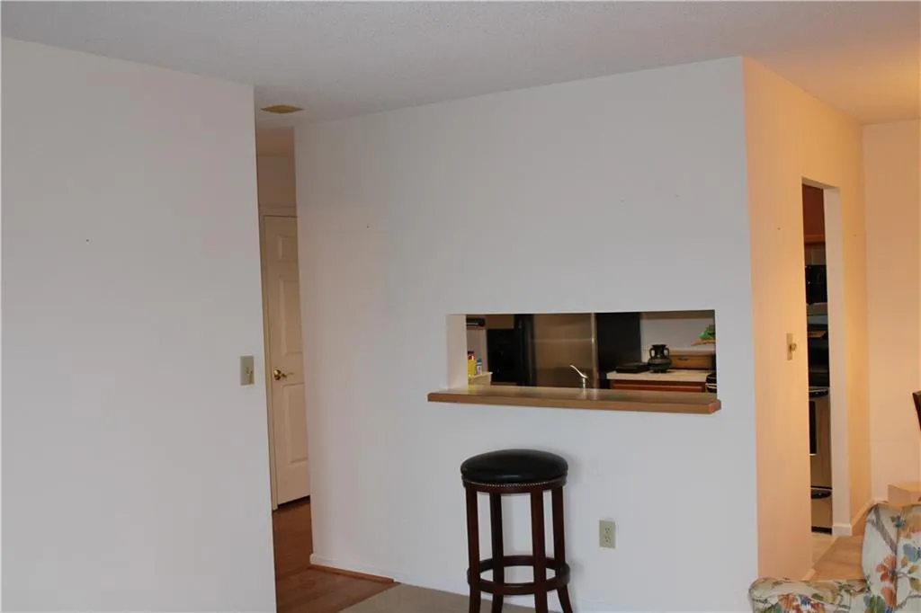 Kitchen with breakfast bar.