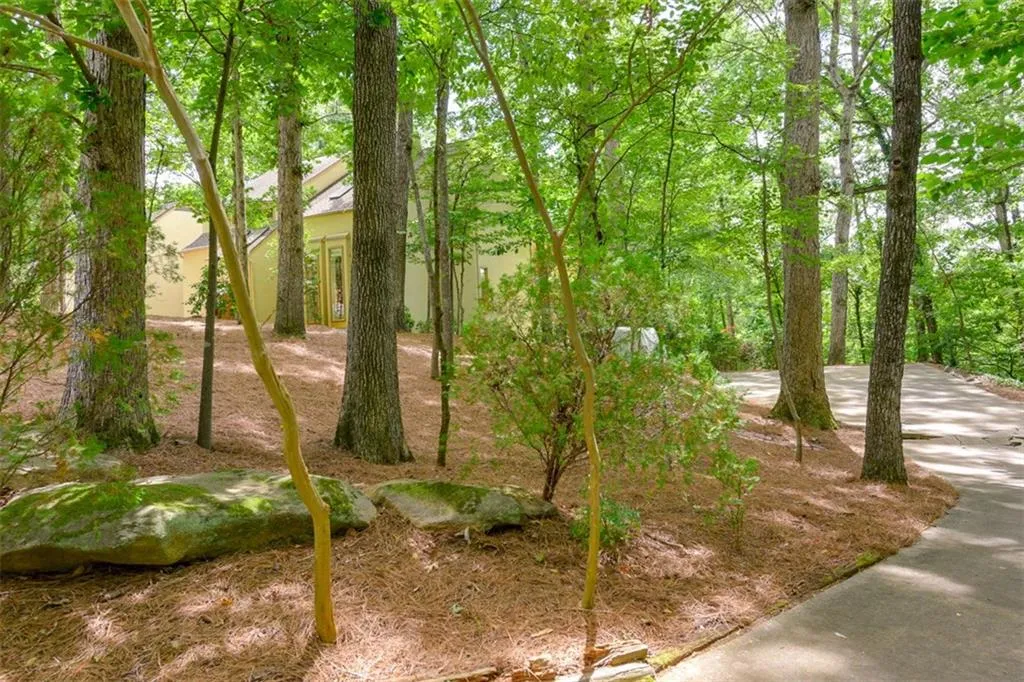 175 River Court Parkway, Sandy Springs, Georgia 30328, 4 Bedrooms Bedrooms, ,3 BathroomsBathrooms,Residential,Sold,175 River Court Parkway,5723313