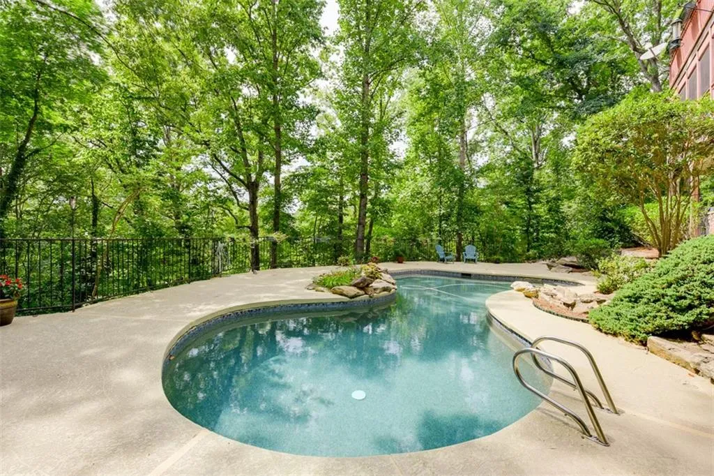175 River Court Parkway, Sandy Springs, Georgia 30328, 4 Bedrooms Bedrooms, ,3 BathroomsBathrooms,Residential,Sold,175 River Court Parkway,5723313