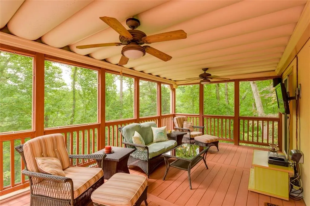 175 River Court Parkway, Sandy Springs, Georgia 30328, 4 Bedrooms Bedrooms, ,3 BathroomsBathrooms,Residential,Sold,175 River Court Parkway,5723313