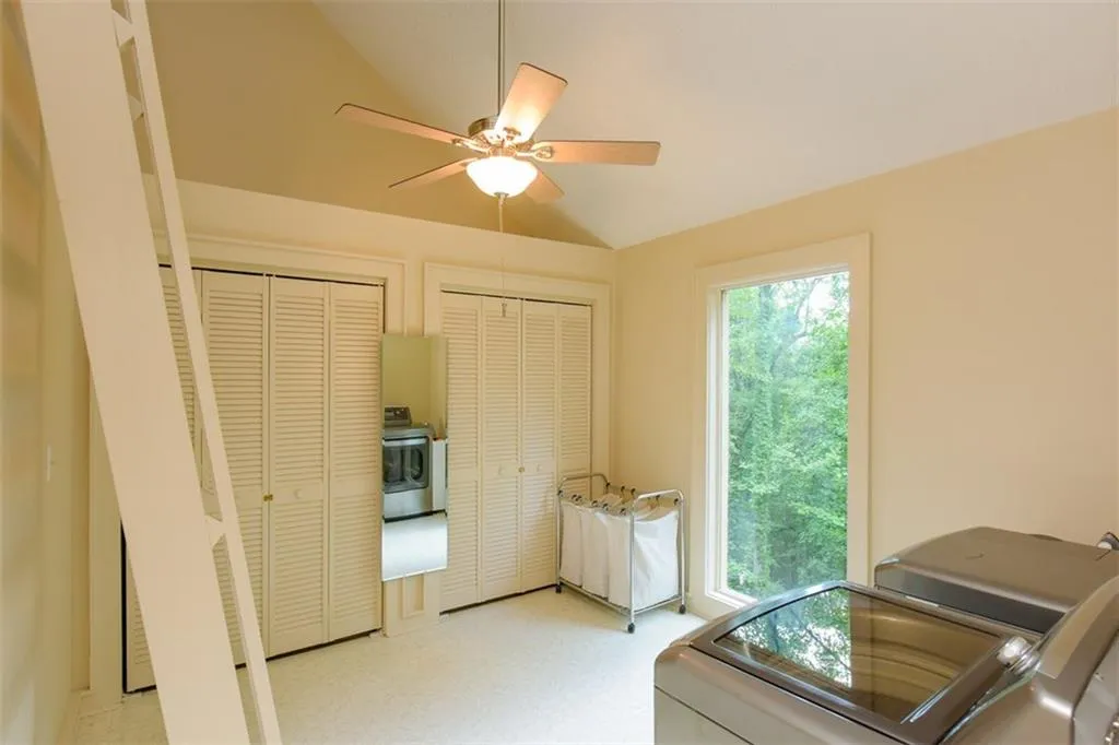 175 River Court Parkway, Sandy Springs, Georgia 30328, 4 Bedrooms Bedrooms, ,3 BathroomsBathrooms,Residential,Sold,175 River Court Parkway,5723313