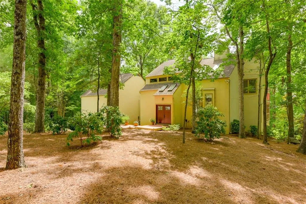175 River Court Parkway, Sandy Springs, Georgia 30328, 4 Bedrooms Bedrooms, ,3 BathroomsBathrooms,Residential,Sold,175 River Court Parkway,5723313