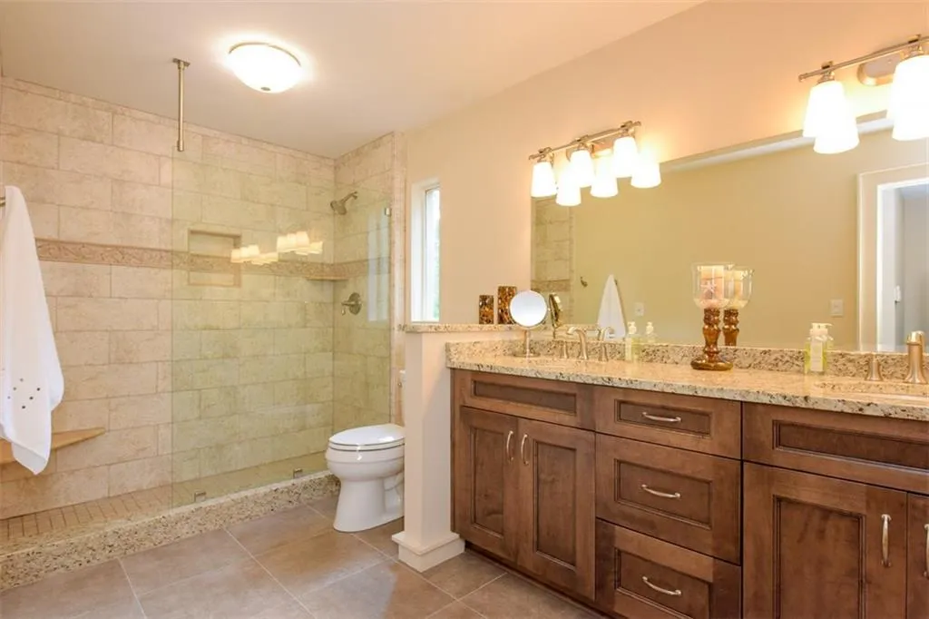 175 River Court Parkway, Sandy Springs, Georgia 30328, 4 Bedrooms Bedrooms, ,3 BathroomsBathrooms,Residential,Sold,175 River Court Parkway,5723313