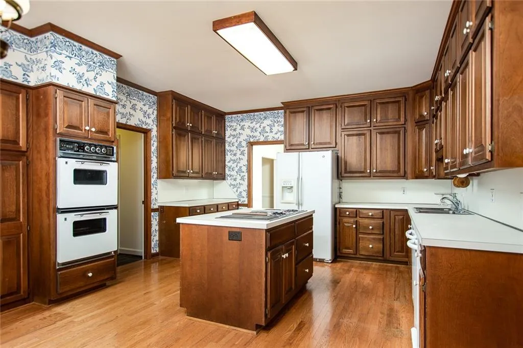 1290 Heards Ferry Road, Sandy Springs, Georgia 30328, 5 Bedrooms Bedrooms, ,4 BathroomsBathrooms,Residential,Sold,1290 Heards Ferry Road,6562690