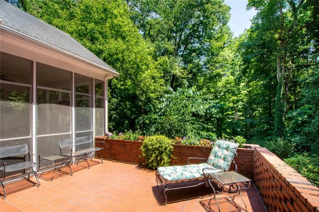 1290 Heards Ferry Road, Sandy Springs, Georgia 30328, 5 Bedrooms Bedrooms, ,4 BathroomsBathrooms,Residential,Sold,1290 Heards Ferry Road,6562690