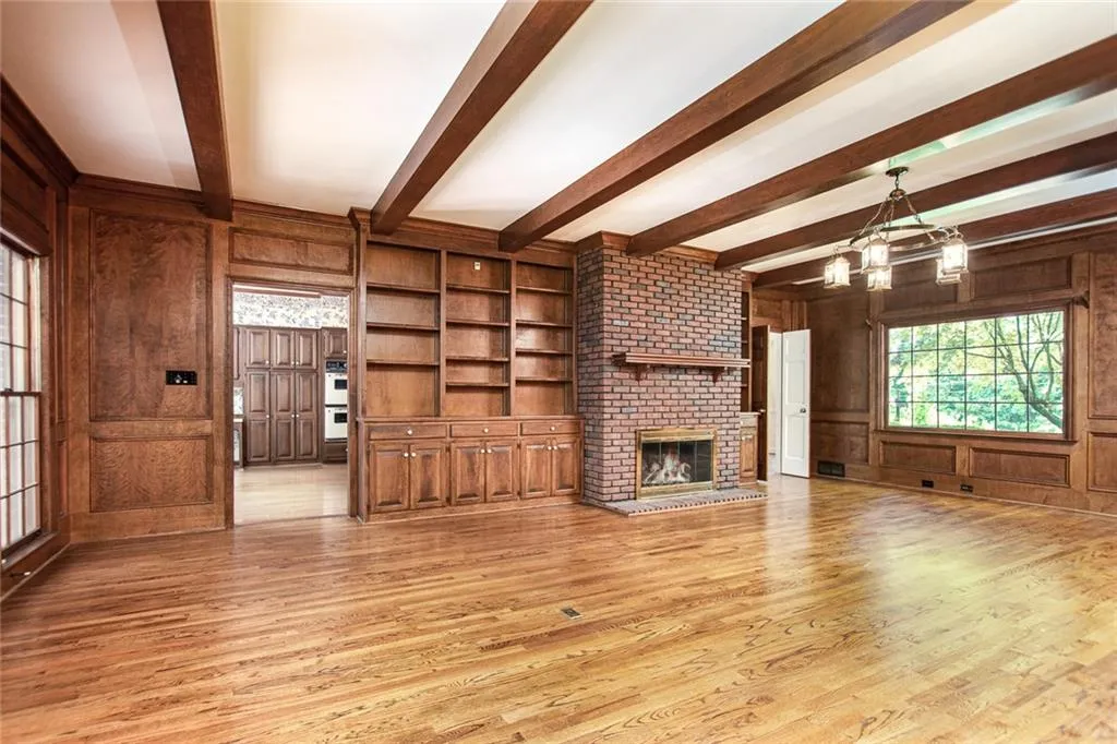 1290 Heards Ferry Road, Sandy Springs, Georgia 30328, 5 Bedrooms Bedrooms, ,4 BathroomsBathrooms,Residential,Sold,1290 Heards Ferry Road,6562690