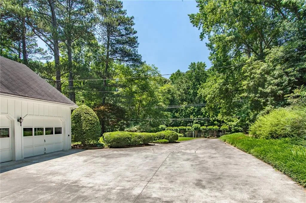 1290 Heards Ferry Road, Sandy Springs, Georgia 30328, 5 Bedrooms Bedrooms, ,4 BathroomsBathrooms,Residential,Sold,1290 Heards Ferry Road,6562690
