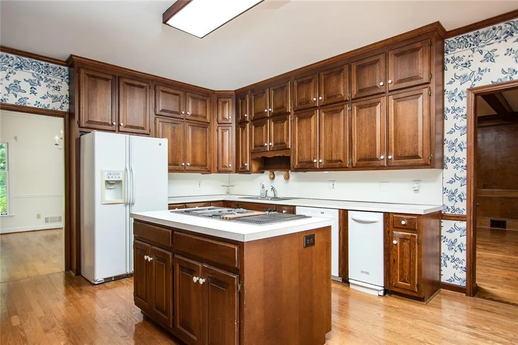 1290 Heards Ferry Road, Sandy Springs, Georgia 30328, 5 Bedrooms Bedrooms, ,4 BathroomsBathrooms,Residential,Sold,1290 Heards Ferry Road,6562690