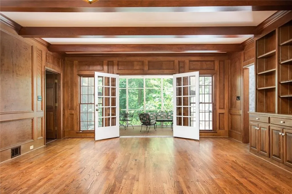 1290 Heards Ferry Road, Sandy Springs, Georgia 30328, 5 Bedrooms Bedrooms, ,4 BathroomsBathrooms,Residential,Sold,1290 Heards Ferry Road,6562690