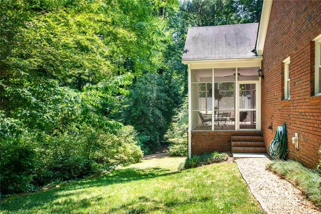 1290 Heards Ferry Road, Sandy Springs, Georgia 30328, 5 Bedrooms Bedrooms, ,4 BathroomsBathrooms,Residential,Sold,1290 Heards Ferry Road,6562690