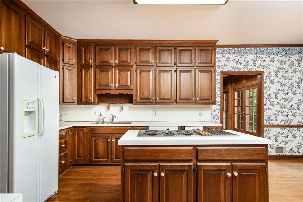 1290 Heards Ferry Road, Sandy Springs, Georgia 30328, 5 Bedrooms Bedrooms, ,4 BathroomsBathrooms,Residential,Sold,1290 Heards Ferry Road,6562690