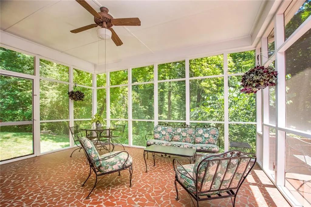 1290 Heards Ferry Road, Sandy Springs, Georgia 30328, 5 Bedrooms Bedrooms, ,4 BathroomsBathrooms,Residential,Sold,1290 Heards Ferry Road,6562690