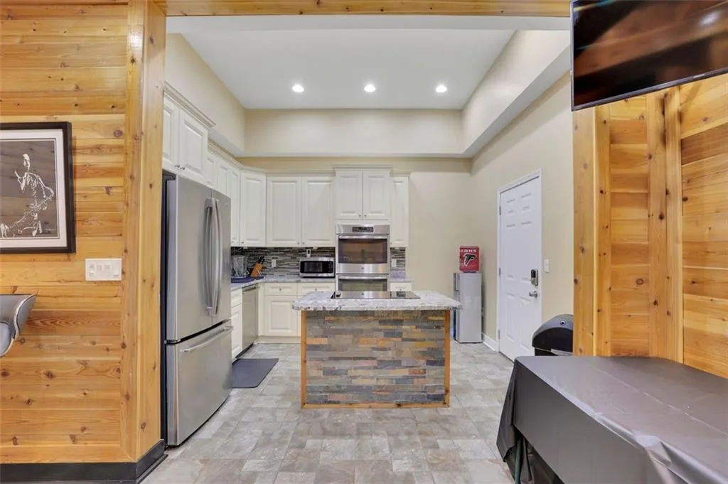 8069 Kenstone Court, Atlanta, Georgia 30350, 6 Bedrooms Bedrooms, ,6 BathroomsBathrooms,Residential,Sold,8069 Kenstone Court,7382083