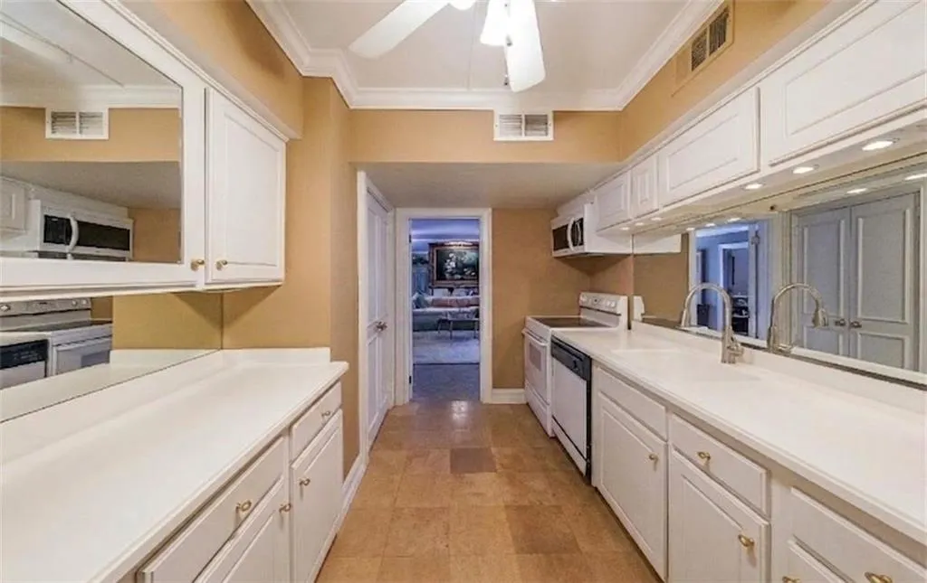 3648 Peachtree Road Unit 4s, Atlanta, Georgia 30319, 3 Bedrooms Bedrooms, 0 ,3 BathroomsBathrooms,Residential,For Sale,3648 Peachtree Road Unit 4s,7759547