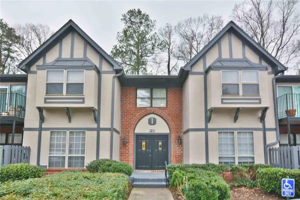 6851 Roswell Road Ne Unit I11, Atlanta, Georgia 30328, 3 Bedrooms Bedrooms, ,2 BathroomsBathrooms,Residential,Sold,6851 Roswell Road Ne Unit I11,6121013