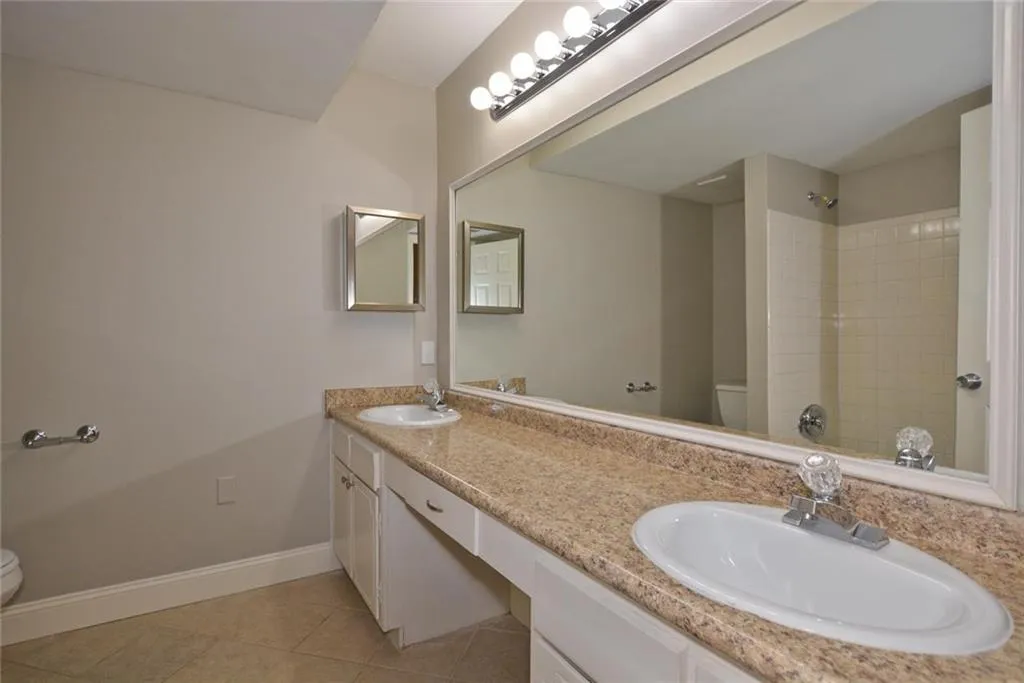 6851 Roswell Road Ne Unit I11, Atlanta, Georgia 30328, 3 Bedrooms Bedrooms, ,2 BathroomsBathrooms,Residential,Sold,6851 Roswell Road Ne Unit I11,6121013