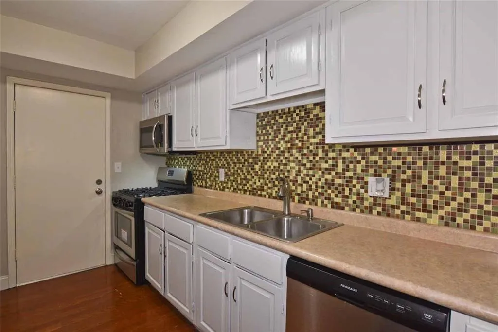 6851 Roswell Road Ne Unit I11, Atlanta, Georgia 30328, 3 Bedrooms Bedrooms, ,2 BathroomsBathrooms,Residential,Sold,6851 Roswell Road Ne Unit I11,6121013