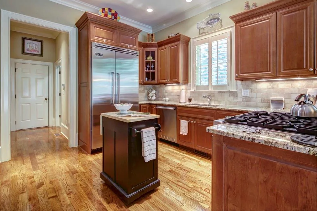 1880 Spalding Drive, Sandy Springs, Georgia 30350, 6 Bedrooms Bedrooms, ,4 BathroomsBathrooms,Residential,Sold,1880 Spalding Drive,5728382