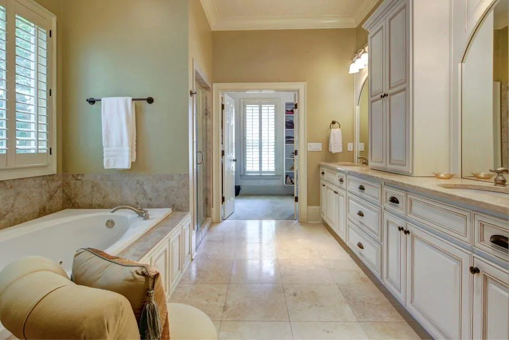 1880 Spalding Drive, Sandy Springs, Georgia 30350, 6 Bedrooms Bedrooms, ,4 BathroomsBathrooms,Residential,Sold,1880 Spalding Drive,5728382