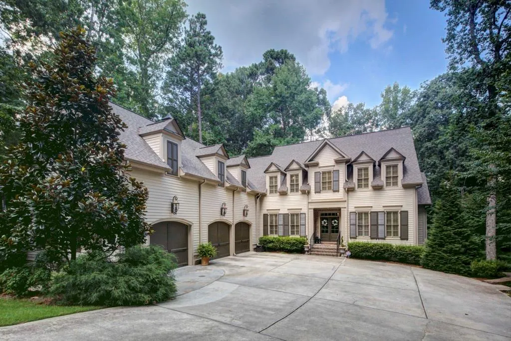 1880 Spalding Drive, Sandy Springs, Georgia 30350, 6 Bedrooms Bedrooms, ,4 BathroomsBathrooms,Residential,Sold,1880 Spalding Drive,5728382