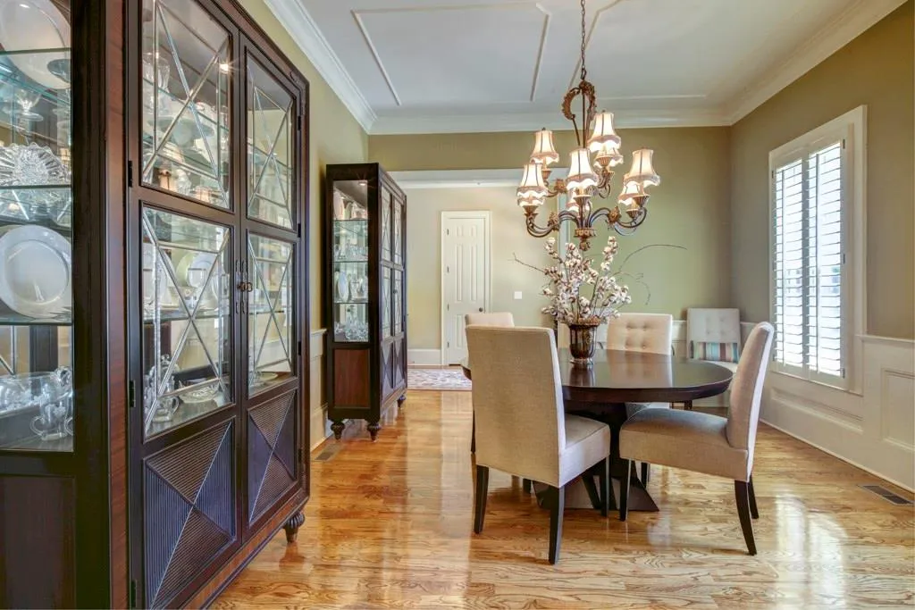 1880 Spalding Drive, Sandy Springs, Georgia 30350, 6 Bedrooms Bedrooms, ,4 BathroomsBathrooms,Residential,Sold,1880 Spalding Drive,5728382