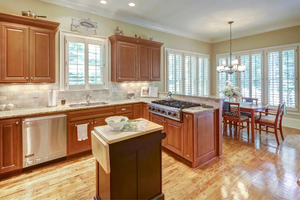 1880 Spalding Drive, Sandy Springs, Georgia 30350, 6 Bedrooms Bedrooms, ,4 BathroomsBathrooms,Residential,Sold,1880 Spalding Drive,5728382