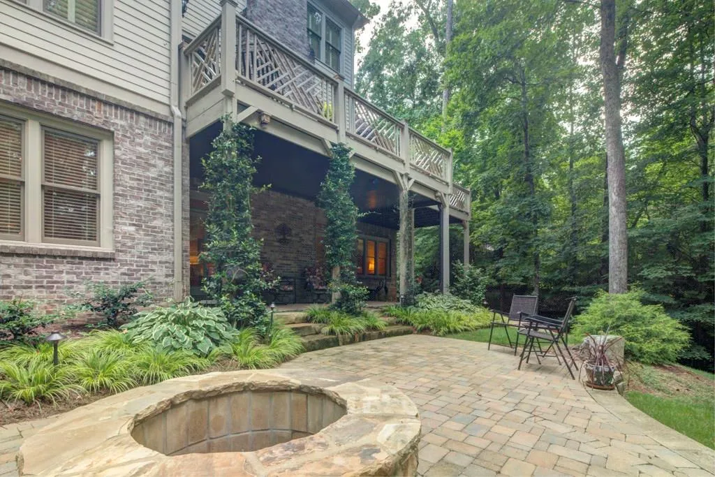 1880 Spalding Drive, Sandy Springs, Georgia 30350, 6 Bedrooms Bedrooms, ,4 BathroomsBathrooms,Residential,Sold,1880 Spalding Drive,5728382