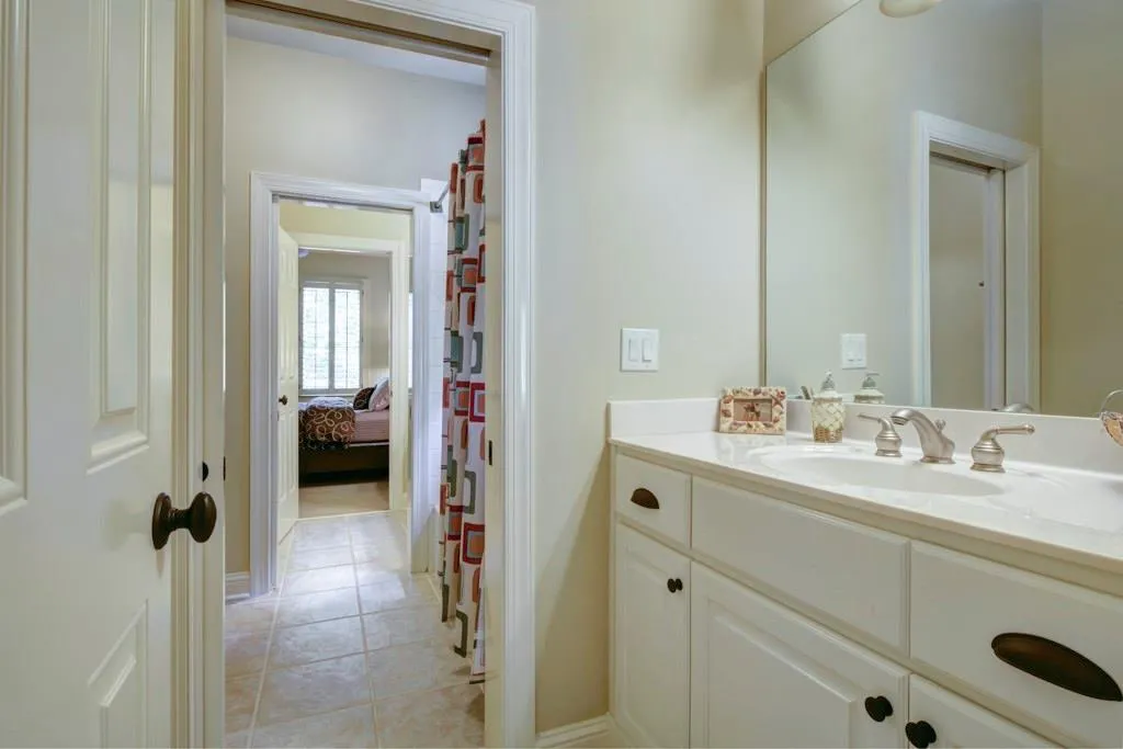 1880 Spalding Drive, Sandy Springs, Georgia 30350, 6 Bedrooms Bedrooms, ,4 BathroomsBathrooms,Residential,Sold,1880 Spalding Drive,5728382