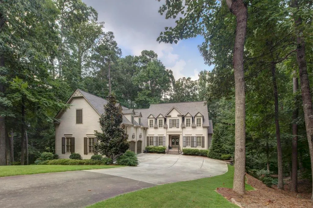 1880 Spalding Drive, Sandy Springs, Georgia 30350, 6 Bedrooms Bedrooms, ,4 BathroomsBathrooms,Residential,Sold,1880 Spalding Drive,5728382