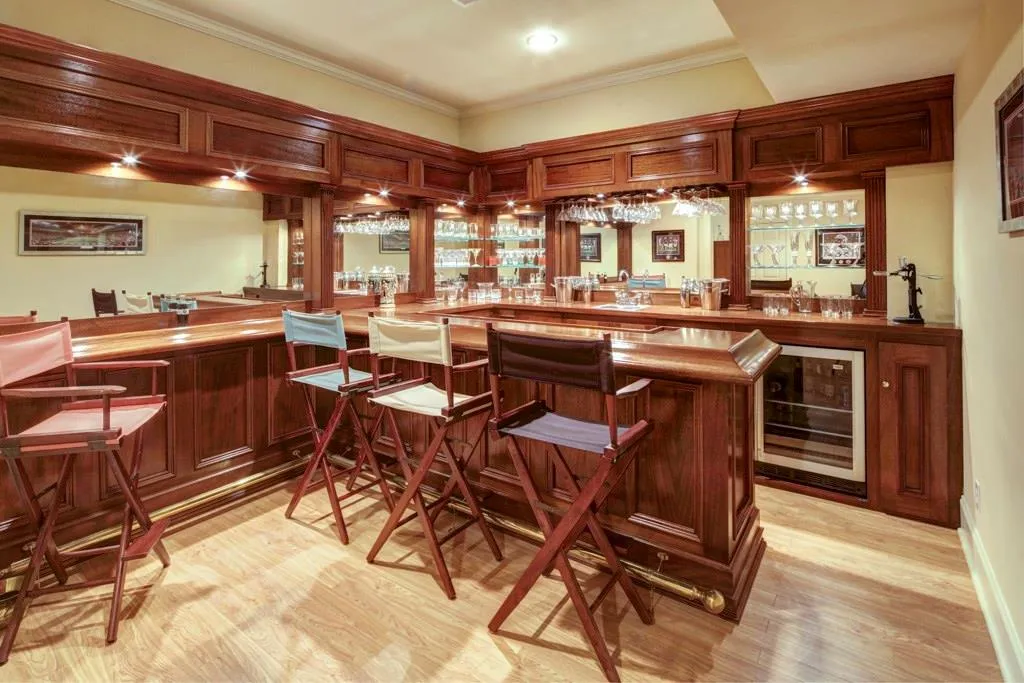 1880 Spalding Drive, Sandy Springs, Georgia 30350, 6 Bedrooms Bedrooms, ,4 BathroomsBathrooms,Residential,Sold,1880 Spalding Drive,5728382