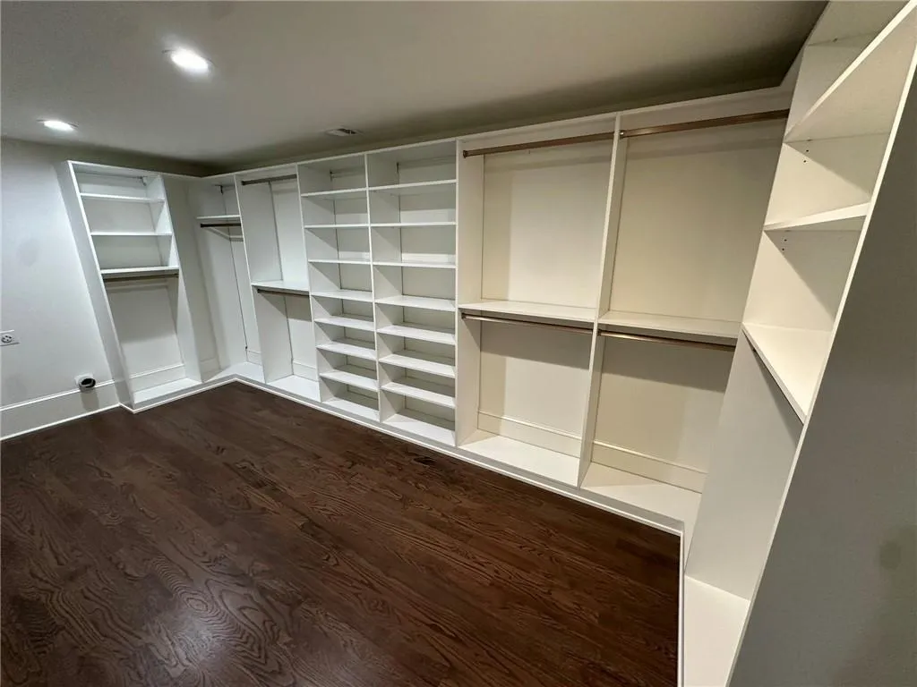 5666 Long Island Drive Nw, Atlanta, Georgia 30327, 5 Bedrooms Bedrooms, ,5 BathroomsBathrooms,Residential,For Sale,5666 Long Island Drive Nw,7748509