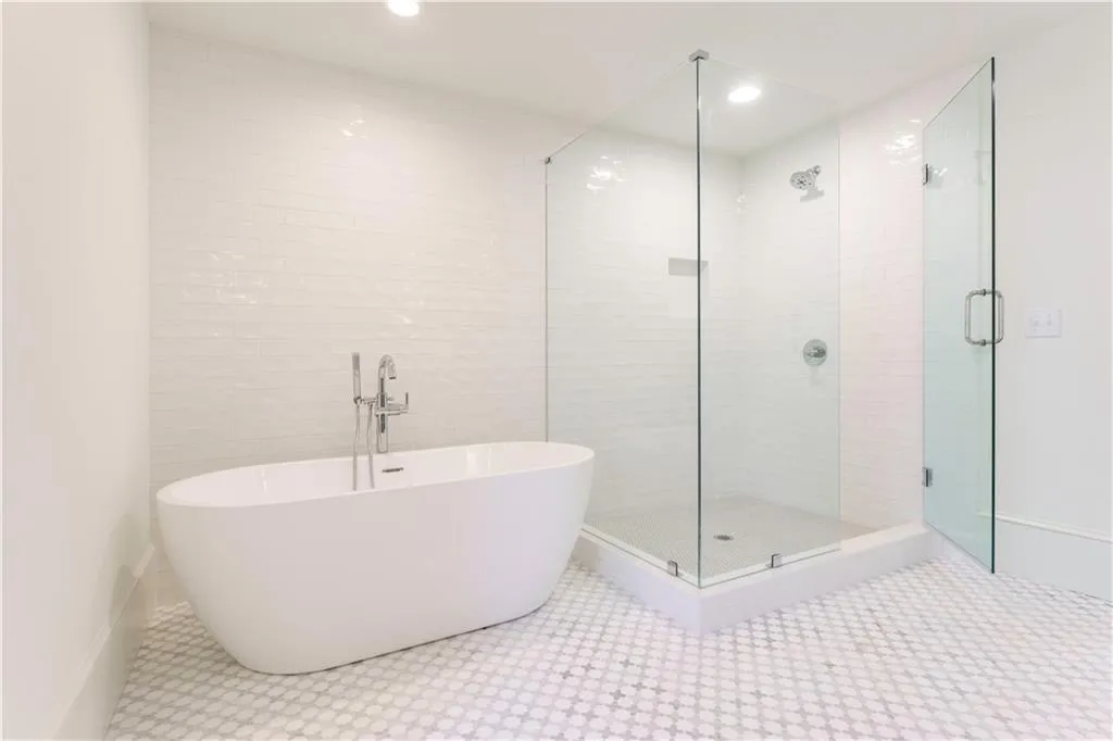 Upper Level Primary Bath