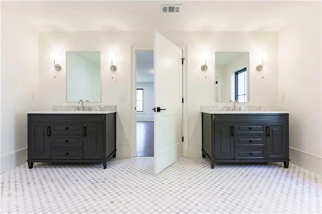 Upper Level Primary Bath