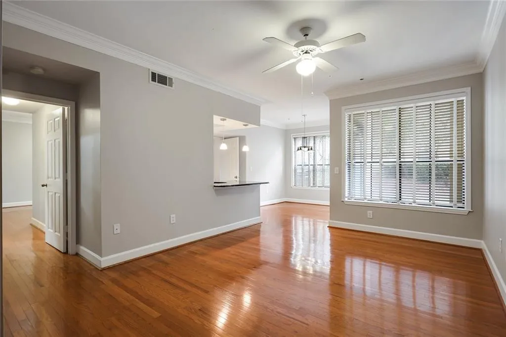 3777 Peachtree Road Ne Unit 1011, Brookhaven, Georgia 30319, 2 Bedrooms Bedrooms, ,1 BathroomBathrooms,Residential,Sold,3777 Peachtree Road Ne Unit 1011,6093353