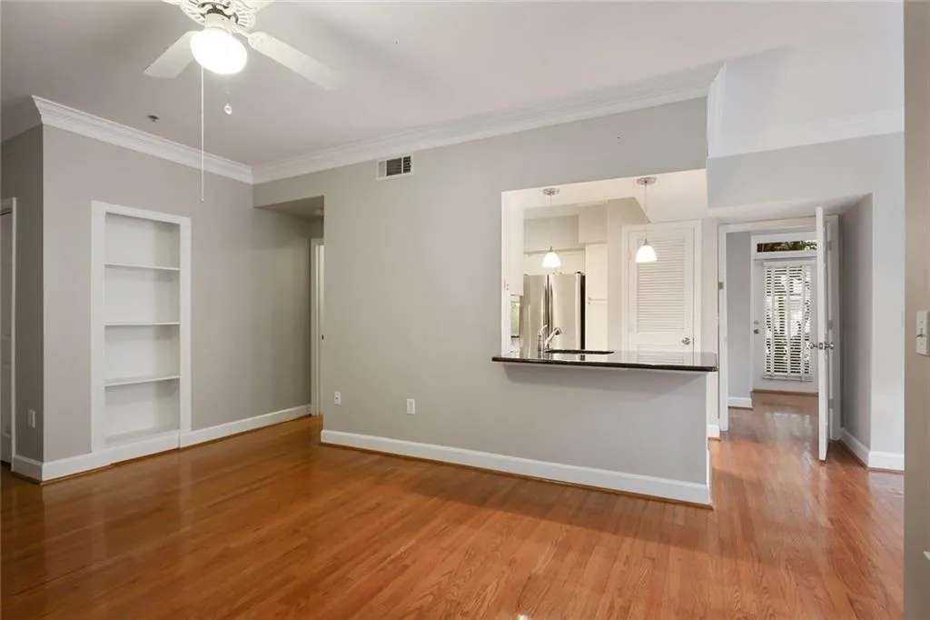 3777 Peachtree Road Ne Unit 1011, Brookhaven, Georgia 30319, 2 Bedrooms Bedrooms, ,1 BathroomBathrooms,Residential,Sold,3777 Peachtree Road Ne Unit 1011,6093353