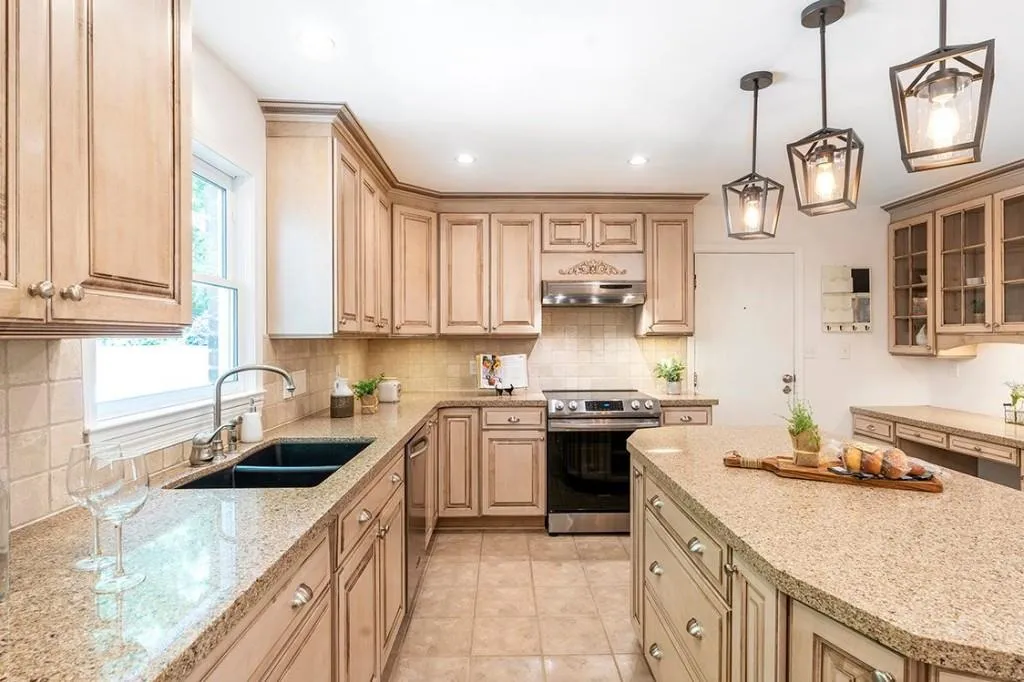 7110 Dunhill Terrace, Sandy Springs, Georgia 30328, 4 Bedrooms Bedrooms, ,3 BathroomsBathrooms,Residential,Sold,7110 Dunhill Terrace,7060877