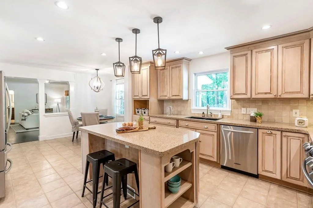 7110 Dunhill Terrace, Sandy Springs, Georgia 30328, 4 Bedrooms Bedrooms, ,3 BathroomsBathrooms,Residential,Sold,7110 Dunhill Terrace,7060877