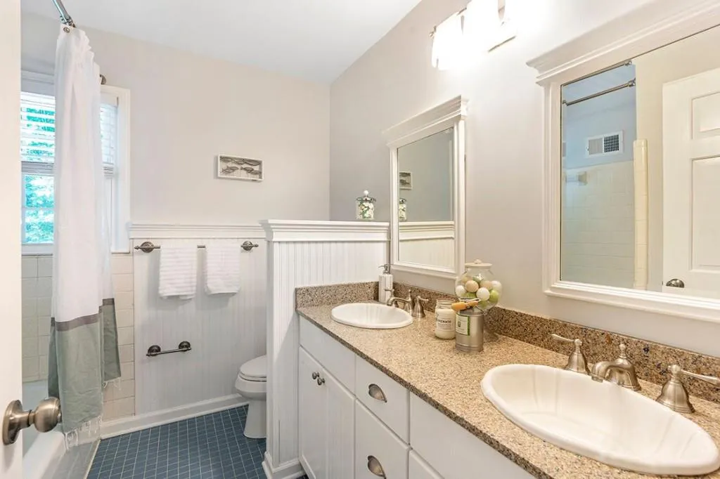 7110 Dunhill Terrace, Sandy Springs, Georgia 30328, 4 Bedrooms Bedrooms, ,3 BathroomsBathrooms,Residential,Sold,7110 Dunhill Terrace,7060877