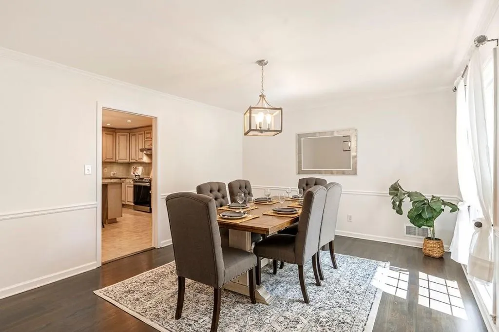 7110 Dunhill Terrace, Sandy Springs, Georgia 30328, 4 Bedrooms Bedrooms, ,3 BathroomsBathrooms,Residential,Sold,7110 Dunhill Terrace,7060877