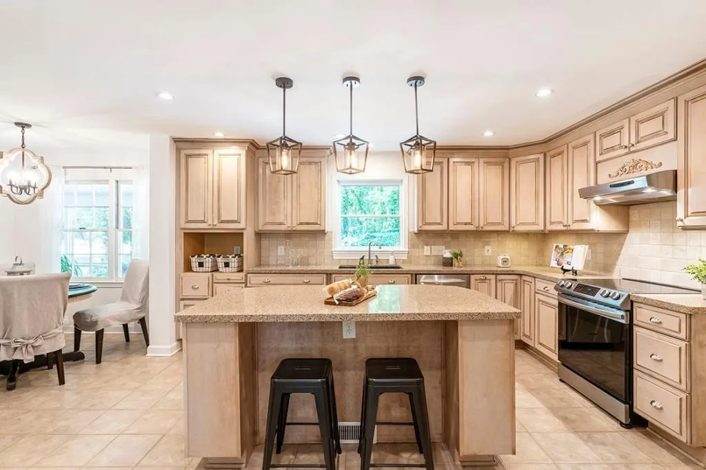 7110 Dunhill Terrace, Sandy Springs, Georgia 30328, 4 Bedrooms Bedrooms, ,3 BathroomsBathrooms,Residential,Sold,7110 Dunhill Terrace,7060877
