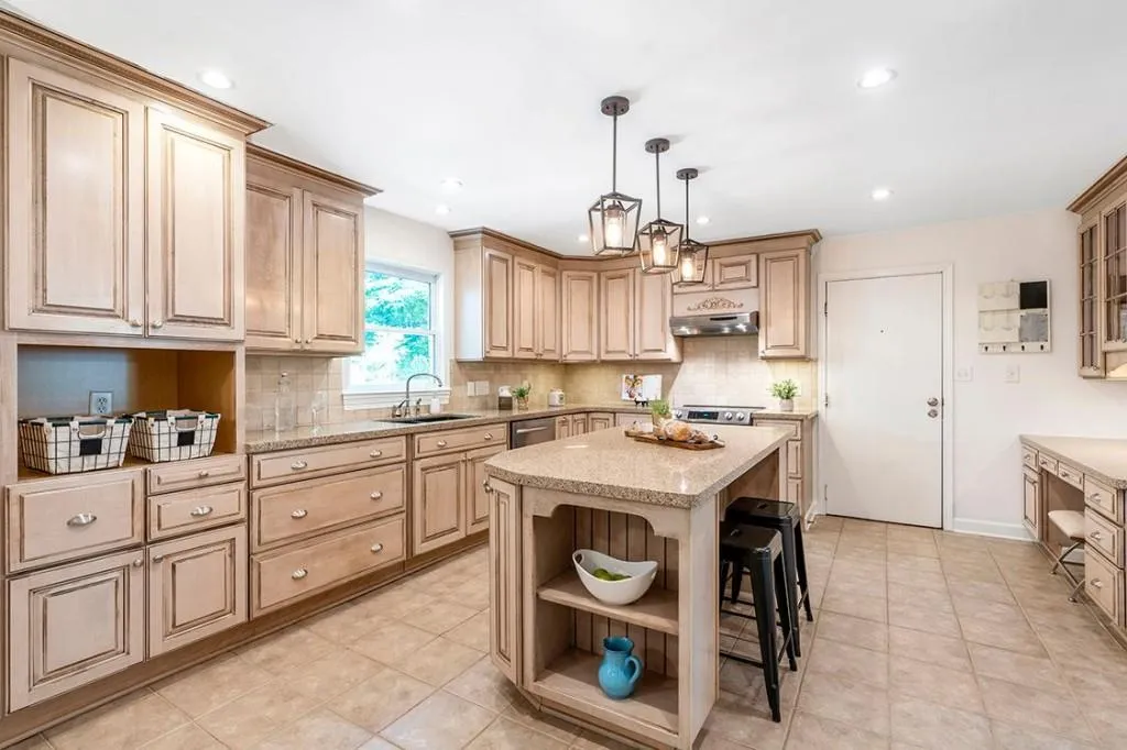 7110 Dunhill Terrace, Sandy Springs, Georgia 30328, 4 Bedrooms Bedrooms, ,3 BathroomsBathrooms,Residential,Sold,7110 Dunhill Terrace,7060877